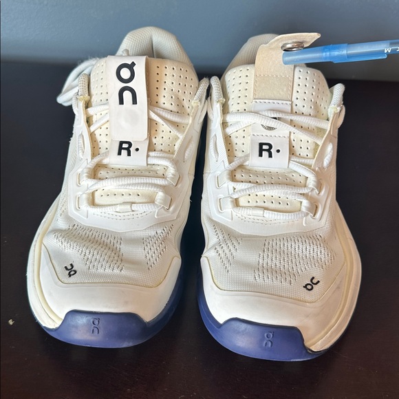 On cloud the Roger pro tennis shoes size w9.5 - Picture 8 of 9